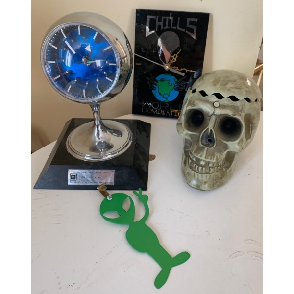 Chrome Mantel Clock w/ Decorative Skull 7T