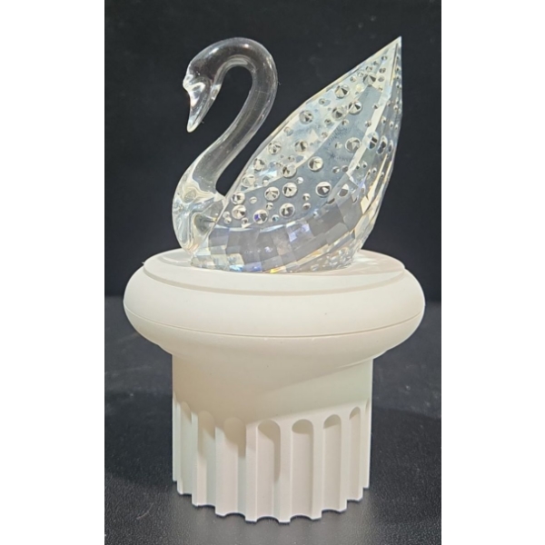 Swarovski Crystal 1995 Swan On White Pedestal (2.5"T & 2"L)