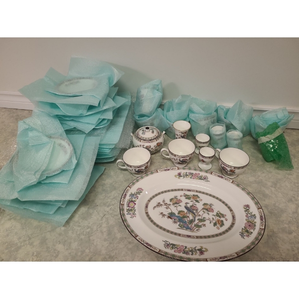 Wedgewood "Kutani Crane" incomplete set (plates, serving dish, tea accessories) 