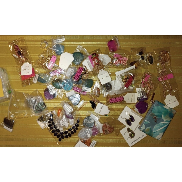 Large Assortment of Fine Jewelry & Costume Jewelry Pieces  Neck Laces, Braceletts, 