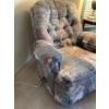 Image 2 : Vintage Printed Reclining Glider 33x34x31 