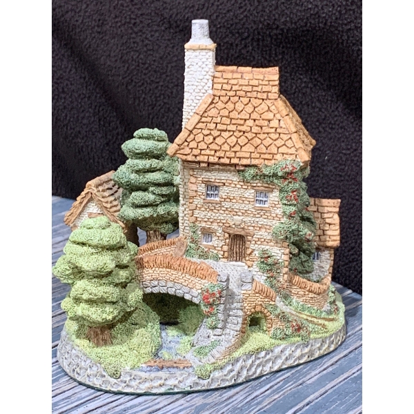 Hand Carved 'Tollkeepers Cottage' By David Winter 
