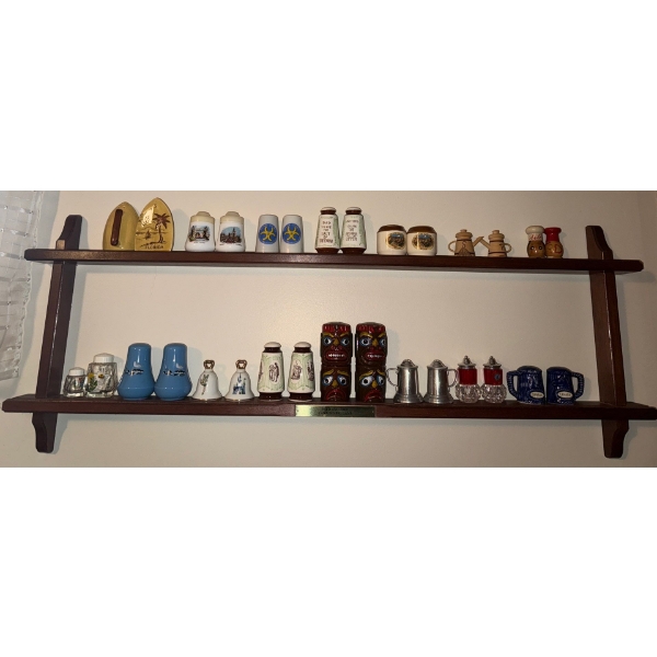 Salt & Pepper Shaker Souvenirs w/ Hanging Shelf 22L 