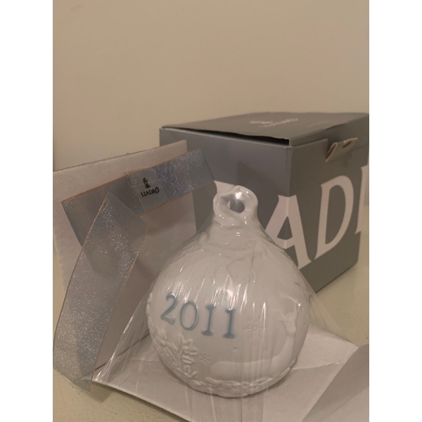 LLADRO Porcelain 2011 Christmas Ball 4T