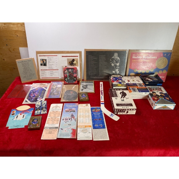 Various Wayne Gretzky items (Card boxes are empty)