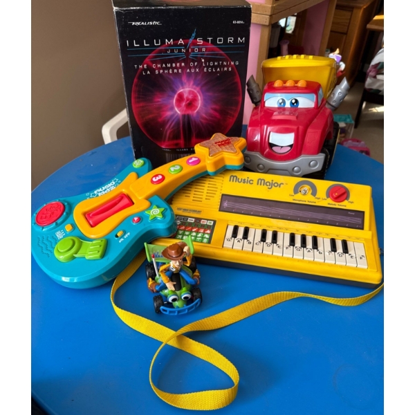 Children's Play Things - Music Major Electric Keyboard & More