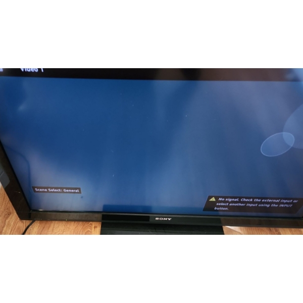 Sony Television HDTV Model KDL-40BX420 w/ Remote