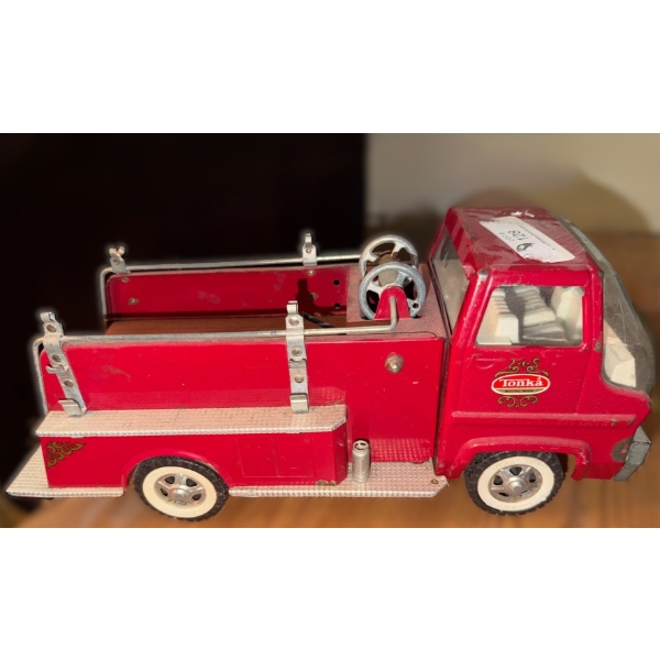 Vintage Tonka Firetruck 6 W, 15.5 D, 6.5 T 