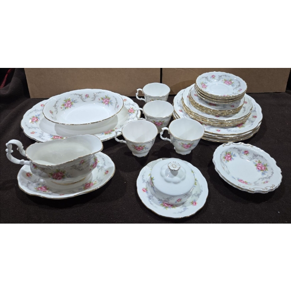 Royal Albert Tranquility 1969 Bone China England 28Pc Set