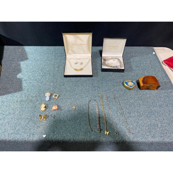 Fifth Avenue Collection Handmade Necklaces & Earrings 