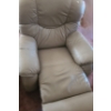 Image 2 : La-Z-Boy Beige Leather Reclining Chair 38 w, 33 d, 42 h 