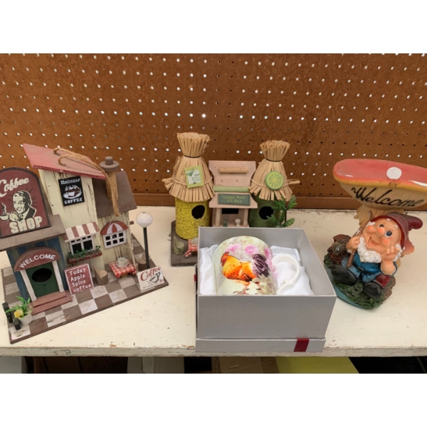 Decor Lot two birdhouses, garden gnome cock cup 