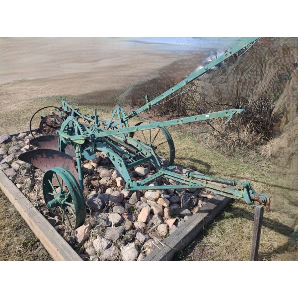 Antique Farm Machinery: Plow 56 W, 1668 D, 40 T (Side Adjuster Height if Arm Lowered)