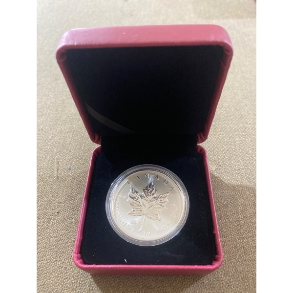 2014 Canadian 1 oz Silver Maple Leaf Coin in Display Case