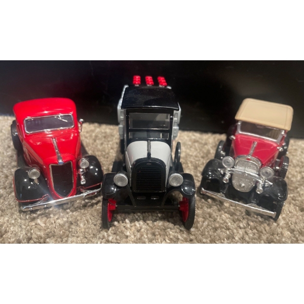 1932 Chevy/ 1936 Ford Pickup/ 1932 Chevy 1 ton truck 1:24 Scale
