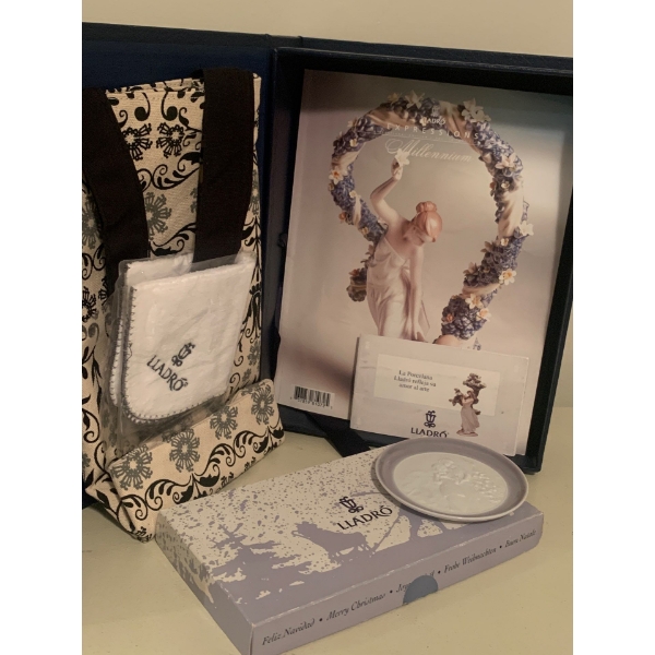 LLADRO Porcelain Accessory Pack - Tote Dust Cloth Decorative Plate & More
