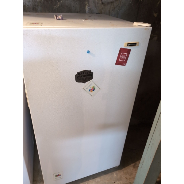 White Westing House Freezer, Contents NOT Included - 28W, 27D, 55T