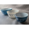 Image 5 : Pyrex Mixing Bowls in "Snowflake Blue Garland" Pattern