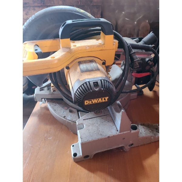 - Dewalt 10" Compound Miter Saw Model DW703