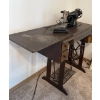 Image 5 : Antique SINGER Sewing Station / Desk / Machine