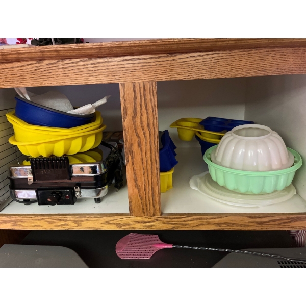  vintage waffle iron Tupperware Jell-O molds, big and small large variety of silicone EKUS Jell-O mo