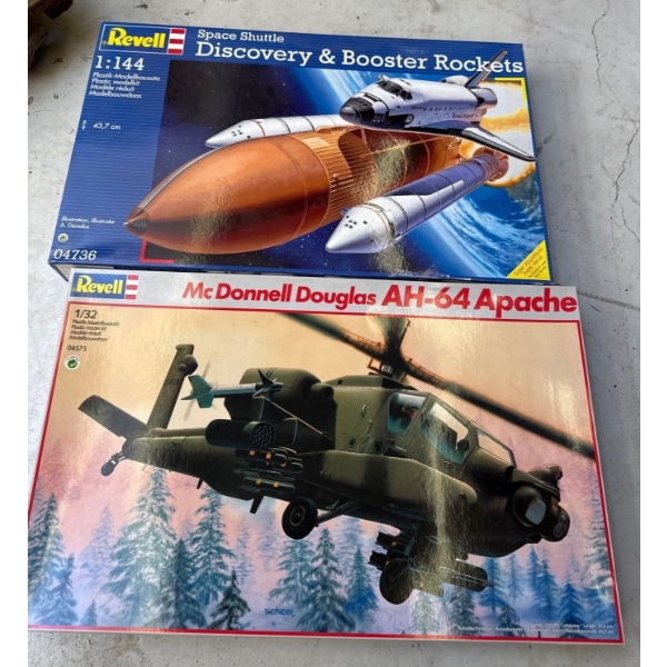 Discovery & Booster Rockets 1;144 Sc w/ McDonnell Douglas Ah-64 Apache 1/32 Sc 