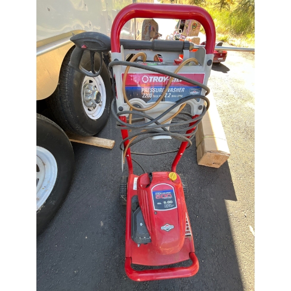  Briggs & Stratton Gas powered 500 series 5 hp 158 cc pressure washer 2200 psi.