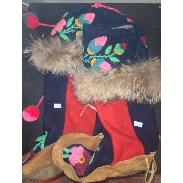 Moccasins w/ Floral and Fur Details, Foot Length 10"