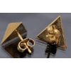 Image 2 : Lovely Triangle Stud Earrings Stamped 333 (8k), Weighs 1.2g 