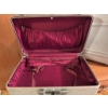 Image 5 : 3 Halliburton Aluminum Suitcases with Burgundy Interior