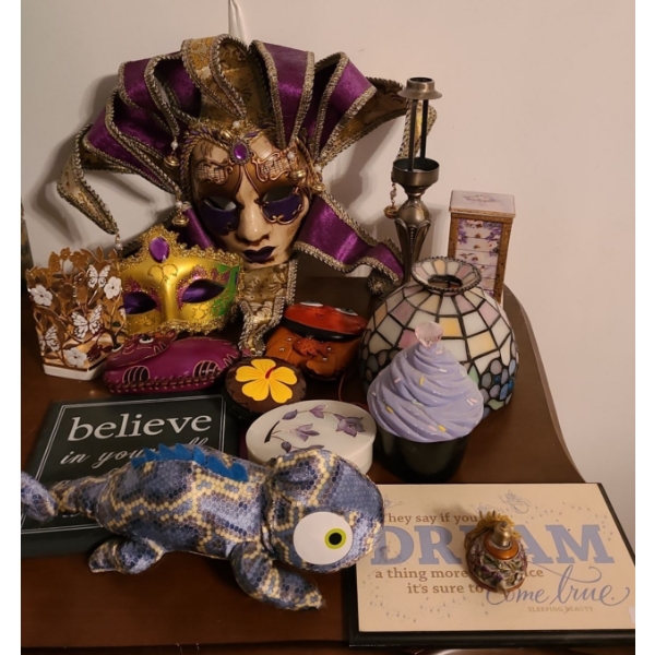 Assorted Decor Including: Tiffany Style Tealight Lamp, Mask, and More!