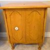 Image 1 : Vintage Oak End Table - Missing 1 Knob See Photo 