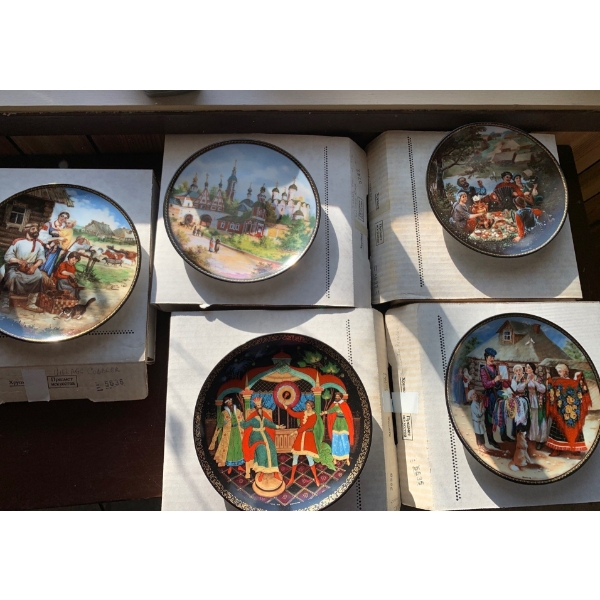 Decorative Plates Collection 