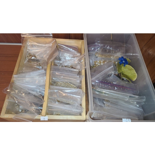 Assorted Women's Costume Jewelry: Necklaces- Unstamped