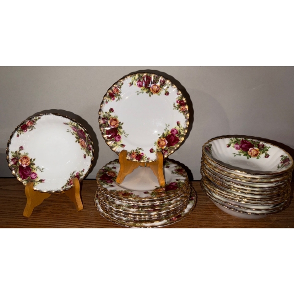 Vintage Royal Albert Old Country Roses Fine Bone China Collection - Plates & Bowls