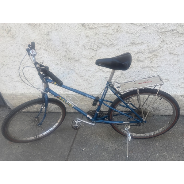 Raleigh Rocky Mountain Bicycle with Shimano SIS Brakes and MTB Super Rack