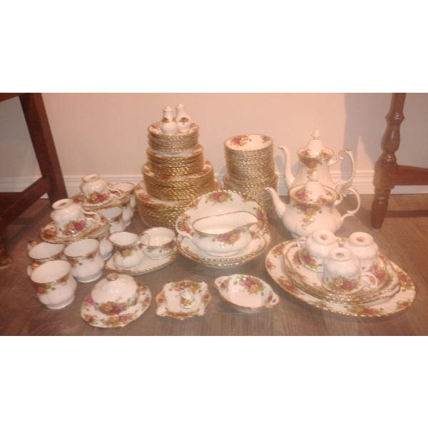 Royal Albert Fine Bone China - "Old Country Roses" Tea Collection 15 Place Setting