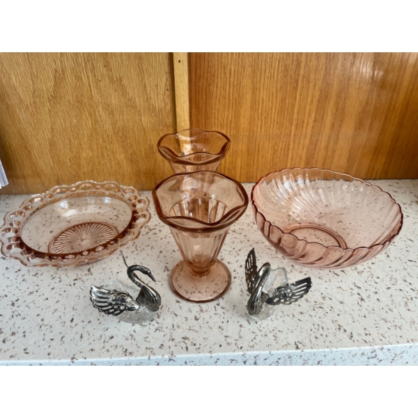 vintage pink depression glass bowl in the "Old Colony" pattern, also known as "Lace Edge/open lace