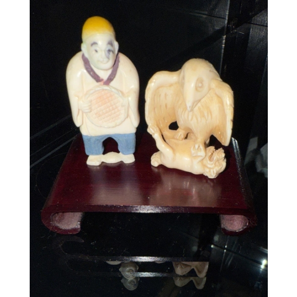 Japanese Carved Ivory Netsuke Figurines 3T (2)