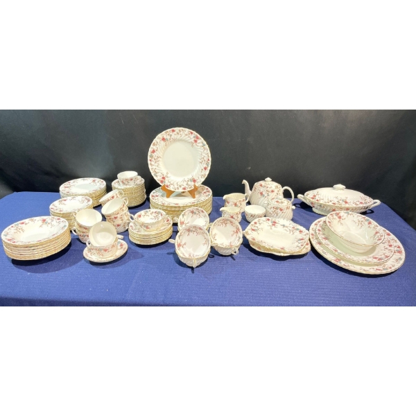 Minton "Ancestral Wreath" China Set 12 Place Settings plus Serving Pieces and extras
