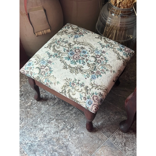 Vintage Floral Upholstered Footstool with Cabriole Legs
? 10.5 in high – 14 x 14 in cushion