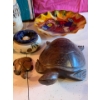 Image 5 : Mexican Decor Lot. Hand Carved Wooden Turtles, Beaded Iguana and More