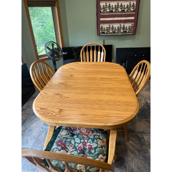 Beautiful Oak Dining Set with 2 Leaf extensions and seat 10 Chairs 