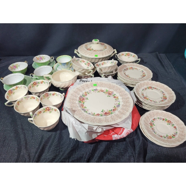 5 Rhapsody Fine China Tableware Pieces with Floral Design