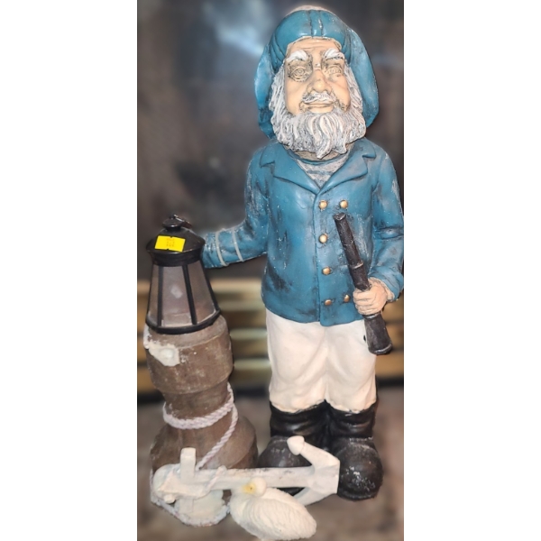 Resin Sailor Holding Telescope 10 W, 8 D, 20 T 