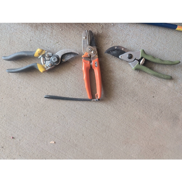 Outdoor Accessories - Seasonal Wreaths, Gardening Tools, and Outdoor Equipment