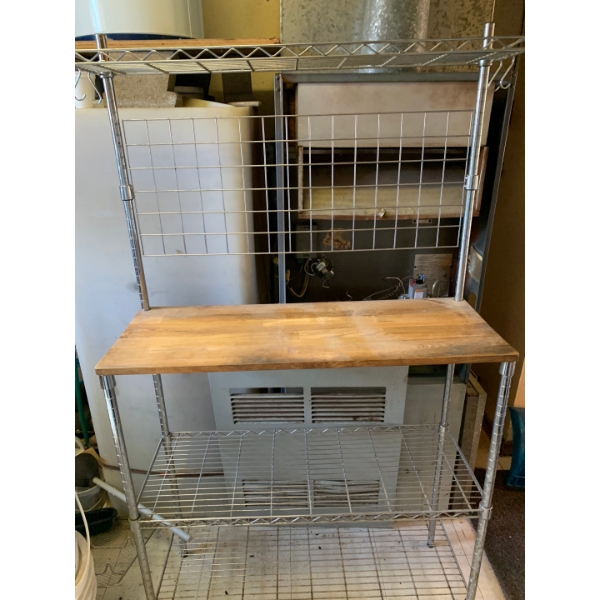 Metal and Wood bakers rack