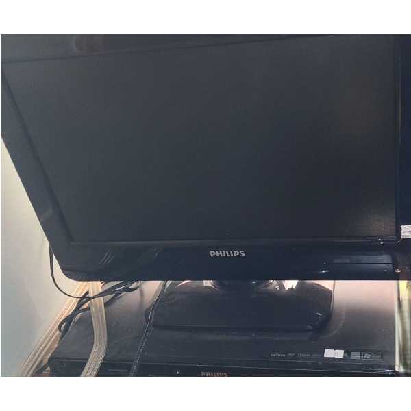 Philips Model Screen 19PFL3504D/F7 and Model DVP5990/37 DVD Player w/ Remotes