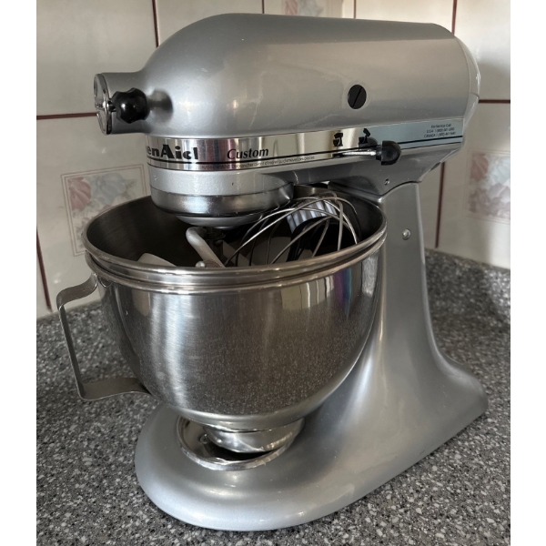Stainless Steel Kitchen-Aid Heavy Duty Mixer w/accessories
