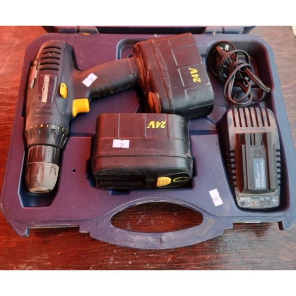 Mastercraft Model 54-2848-4 Cordless Drill/ Driver w/ Charger and Extra Battery 